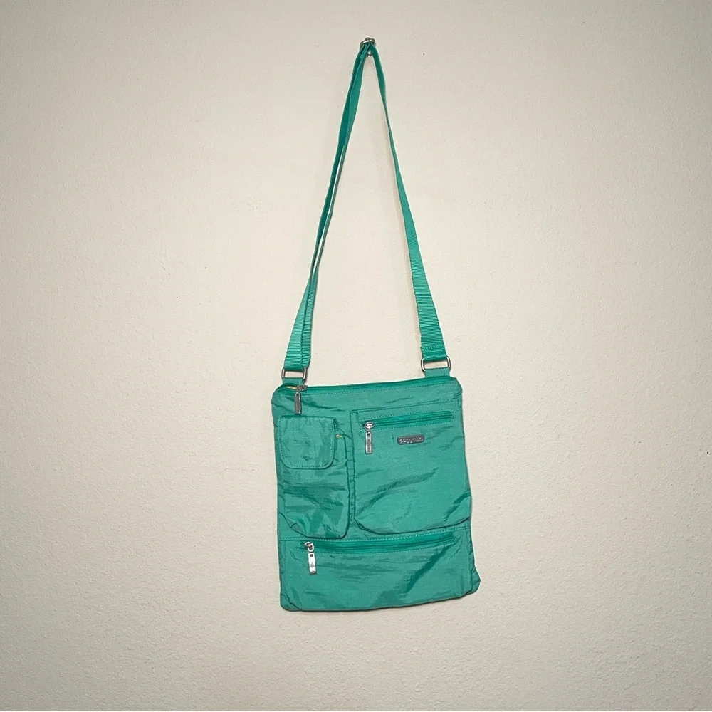 Baggallini Crossbody‎ Zip Closure Purse Shoulder Green Lightweight Travel Purse